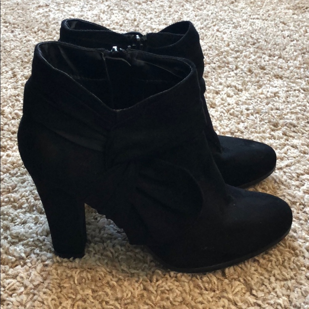 Black booties with bows